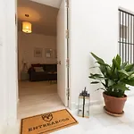 Apartment Entrearcos